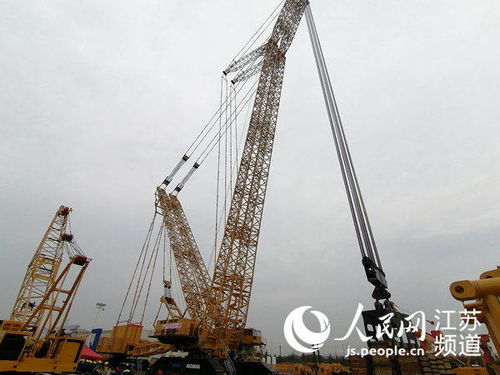 徐工再攀高峰 全球第三台4000吨级履带起重机成功下线交付
